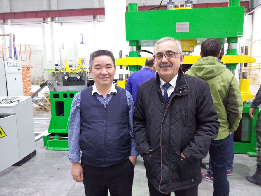 全自動(dòng)沖壓油壓機(jī)生產(chǎn)線