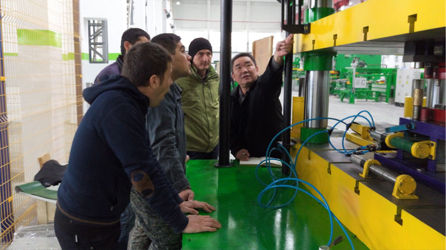 全自動(dòng)沖壓油壓機(jī)生產(chǎn)線